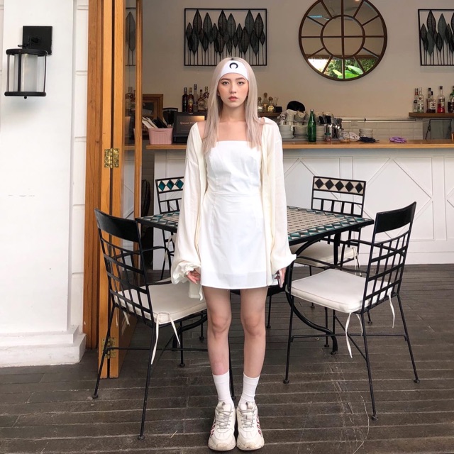 Nguyên set đầm hai dây và áo khoác