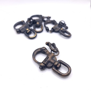 Móc khóa đồng hàng xưa của Anh