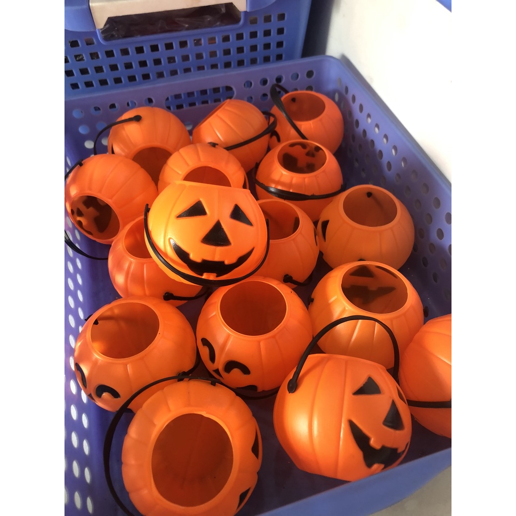 Giỏ xách bí ngô size nhí đựng kẹo cho bé chơi Halloween và trang trí lễ hội hóa trang