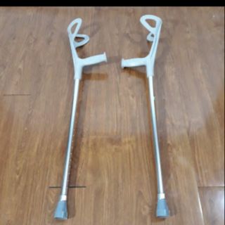 Nạng khuỷu chống đẹp 140k 1 cái