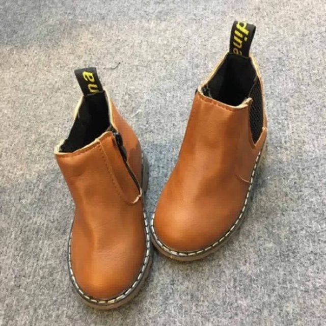 Boot bé trai