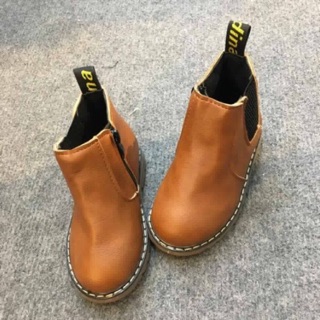 Boot bé trai