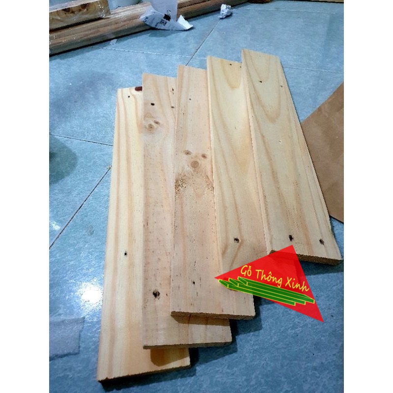 Thanh gỗ thông pallet dài 50cm, rộng 9.2cm, dày 1.4cm bào láng 4 mặt đẹp phù hợp làm trang trí, làm kệ tủ