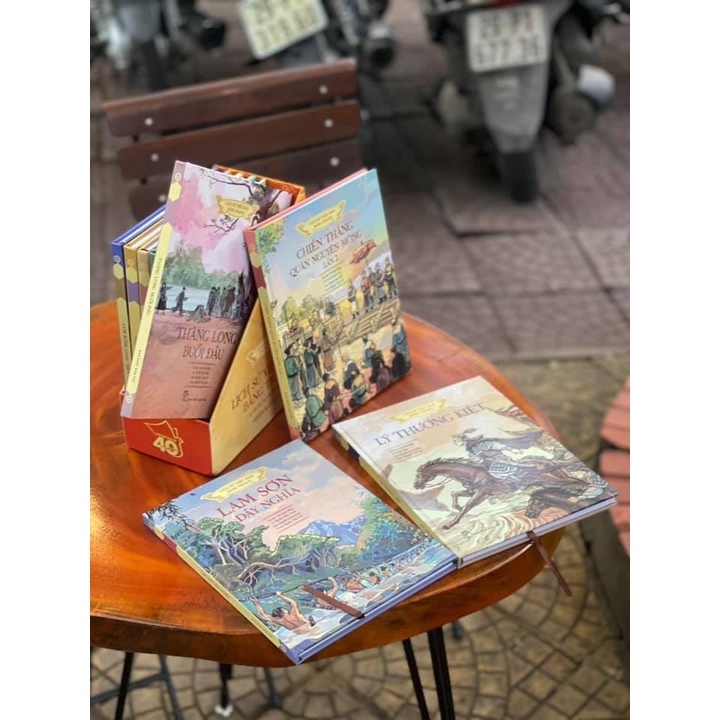 Sách - Lịch Sử Việt Nam BằngTranh - Nhiều tác giả - Boxet 8 cuốn - phiên bản màu- Bình Book