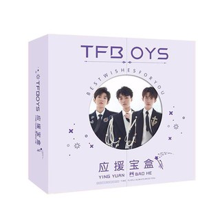 Hộp quà Triệu Lệ Dĩnh viền tròn có poster postcard bookmark banner huy hiệu thiếp ảnh dán album