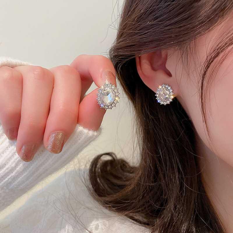 Bông Tai Bạc Hình Oval Đính Đá Zircon Lấp Lánh Sang Trọng Cho Nữ