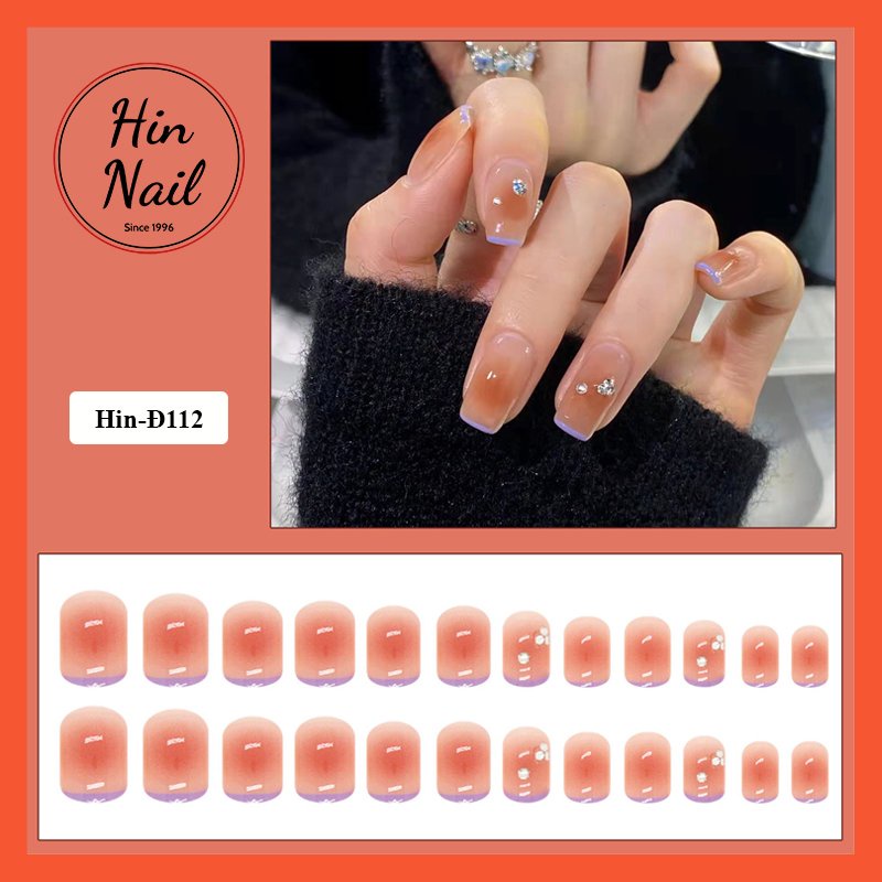 Móng tay giả đính đá Hin Nail màu nâu viền xanh