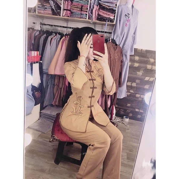 Mẩu cổ tàu thêu hoa sen