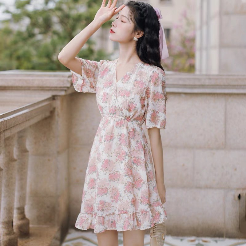 MS065 Váy voan hoa hồng cổ V đuôi xoè
