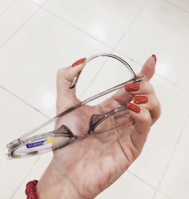 Kính cận gọng dẻo cực kì dễ đeo | BigBuy360 - bigbuy360.vn