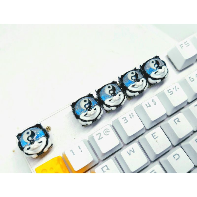 Keycap resin Sirius Clone tone trắng đen hiệu ứng âm dương.