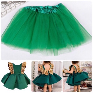 Tùng mặc trong váy tạo độ bồng váy cho bé màu xanh lá