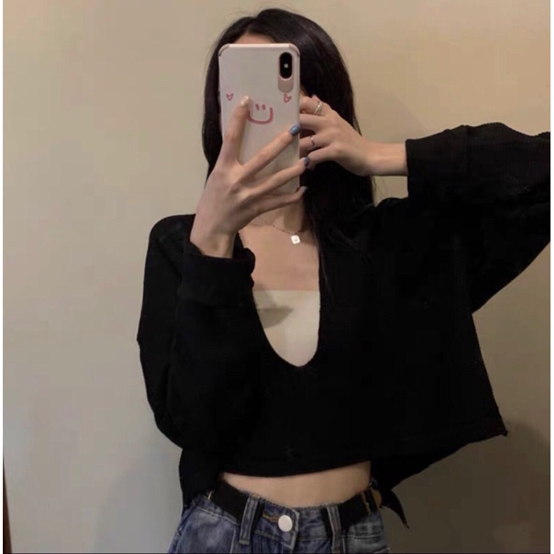 Áo croptop tay dài ulzzang Cổ chữ V form kiểu xuông mang phong cách hiện đại | BigBuy360 - bigbuy360.vn