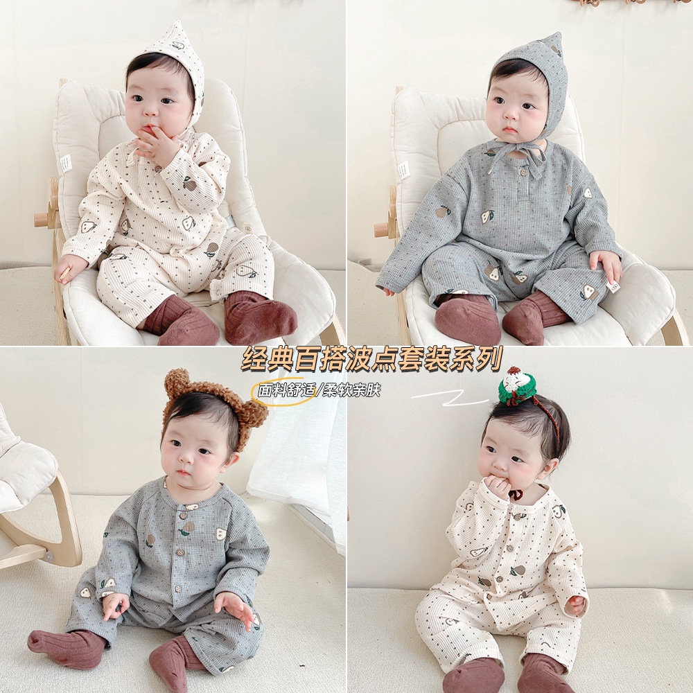 Set áo liền quần tay dài + mũ đội họa tiết quả lê cho bé sơ sinh