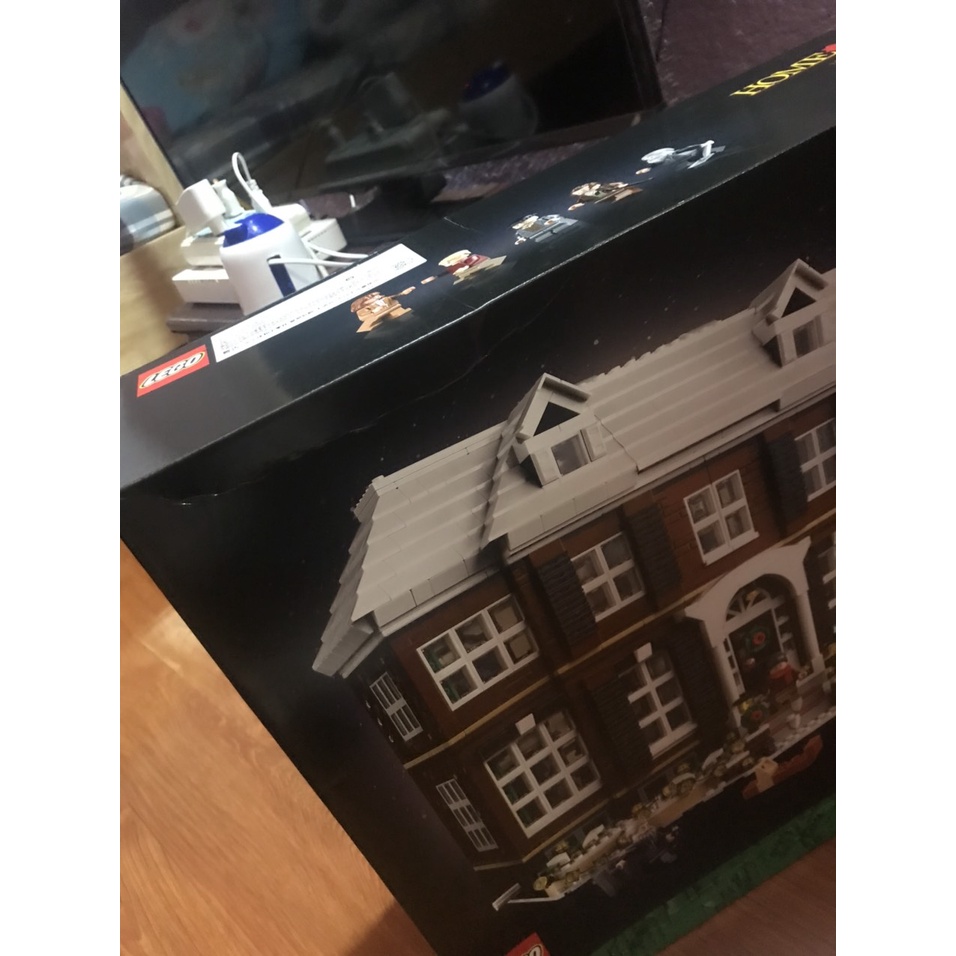 Đặt-LEGO 21330 - Ở nhà một mình