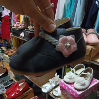 Giày boot siêu đẹp cho bé gái (lẻ 220k)