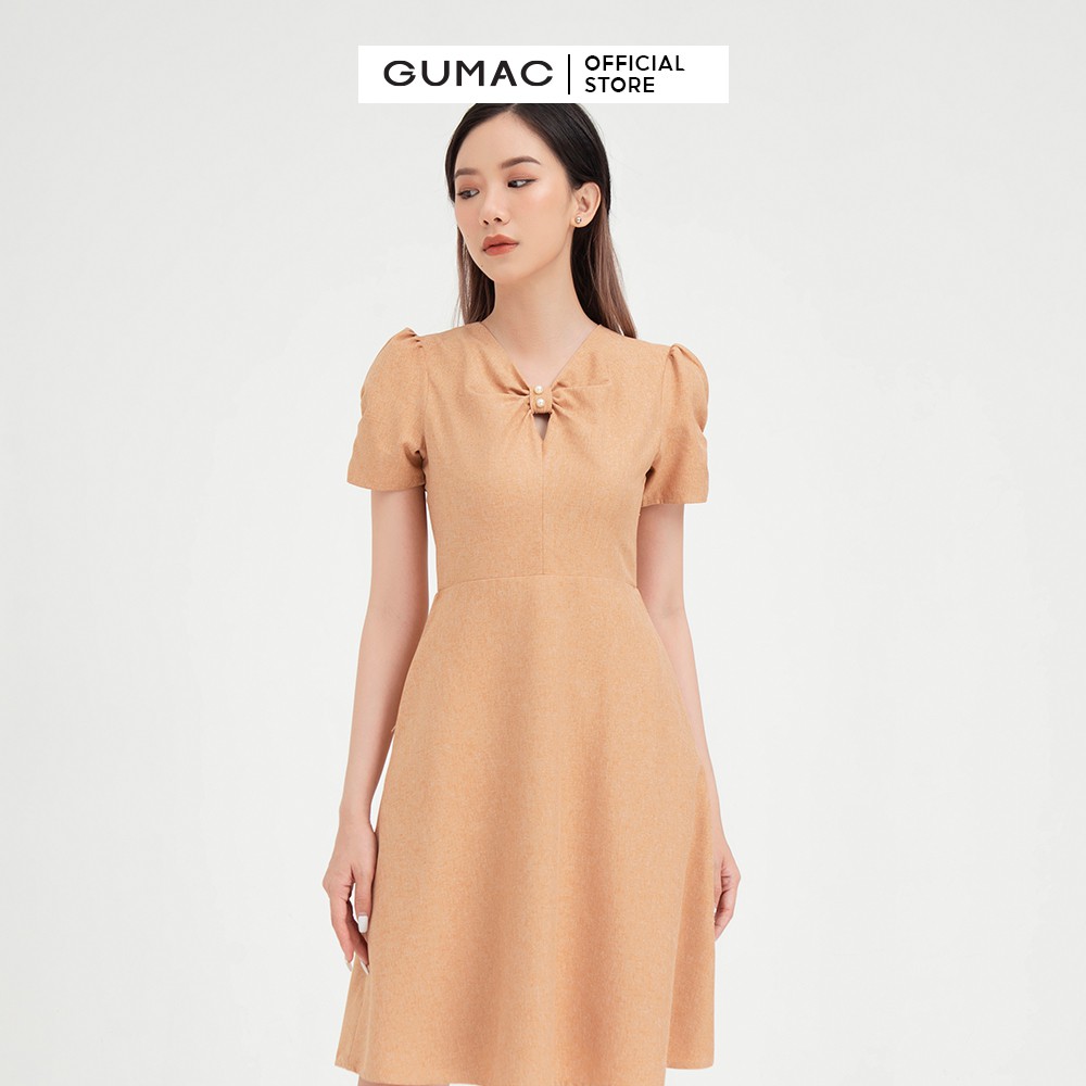 Đầm dáng ôm nữ nhún tay khoét cổ GUMAC thiết kế công sở trẻ trung màu nâu DB441 | BigBuy360 - bigbuy360.vn