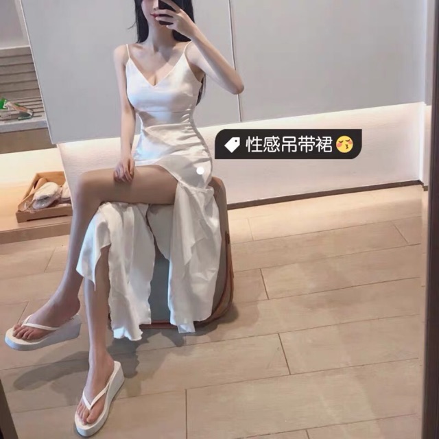 Đầm hai dây phi lụa bóng màu trắng quyến rũ (kèm 8 ảnh thật)