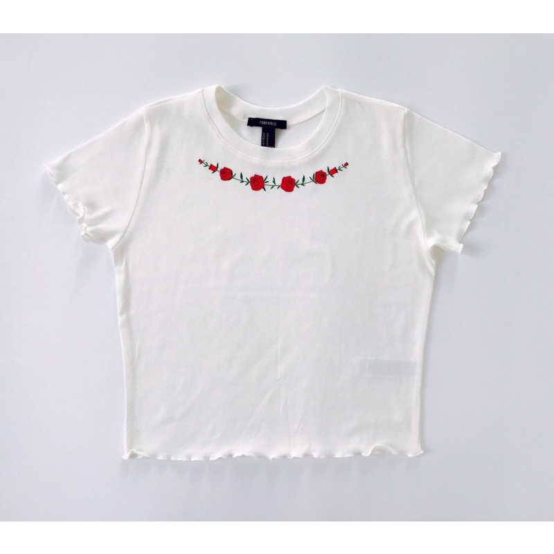 Áo thun gân trắng crop top in hoa F21 VNXK