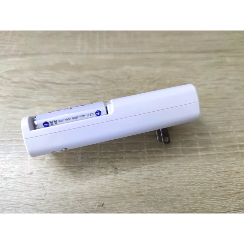 Bộ box sạc kèm 2 pin AA Eneloop 1900mah BQ-CC50T (BQ-CC50AS) chân gập tự ngắt sạc (trắng)