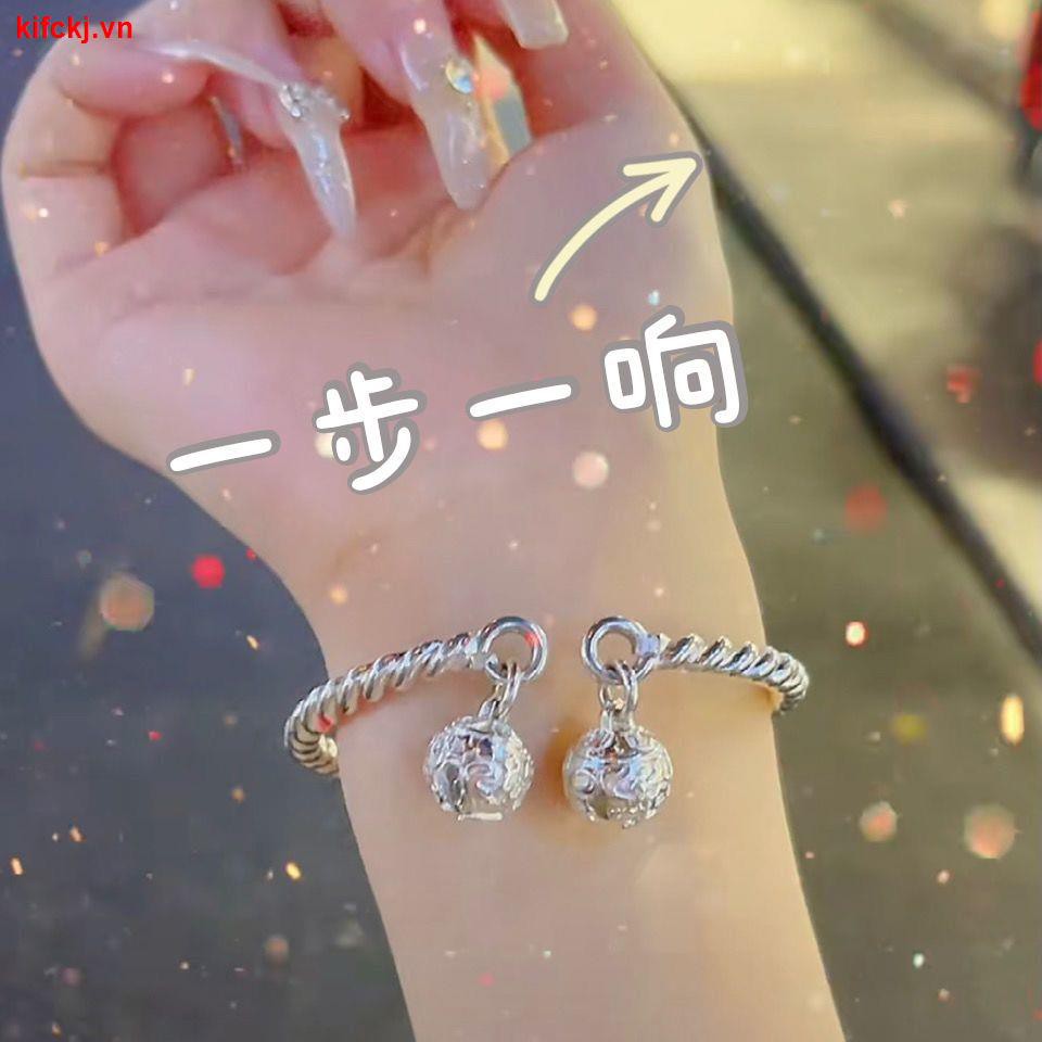 Vòng Tay Dây Xoắn Gắn Chuông Phong Cách Hoàng Gia Cổ Điển Cho Nữ