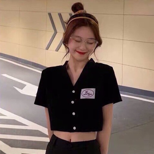 [Mã FAMAYWA giảm 10K đơn 50K] 🍓🍓áo croptop cổ V thêu Logo BS hot hit🍓🍓 Logo thêu bao đẹp | BigBuy360 - bigbuy360.vn