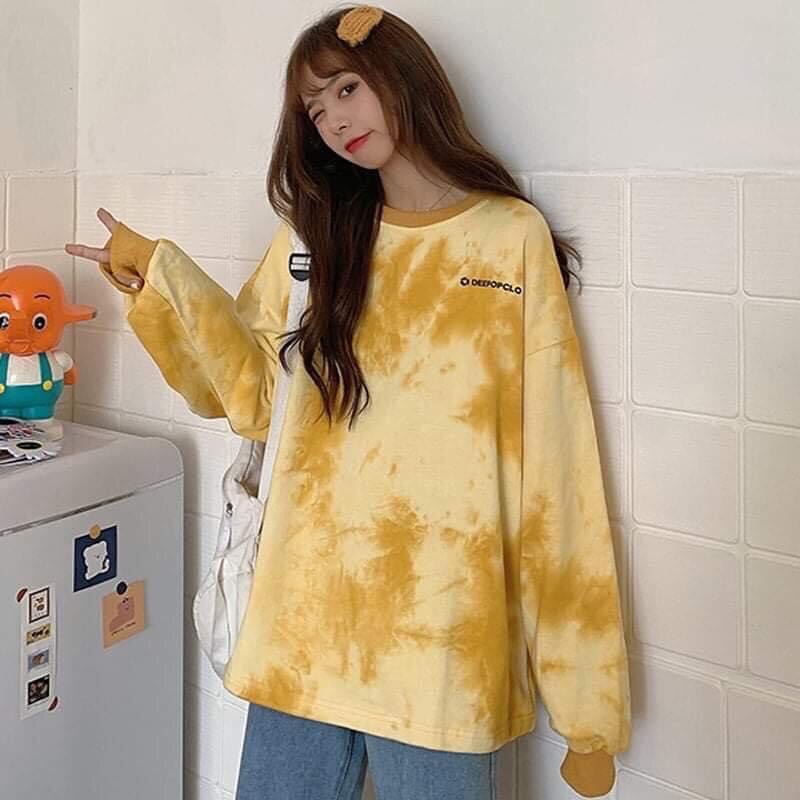 Áo sweater tay dài loang màu in chữ