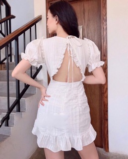 ĐẦM NHÚN LAI BÈO HỞ LƯNG