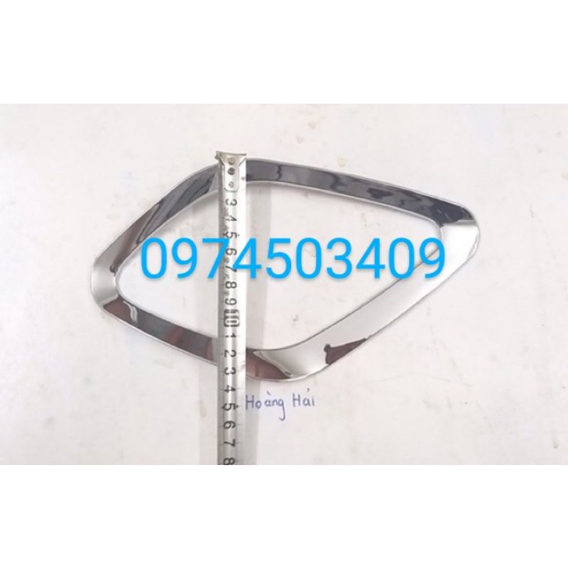 Ốp trang trí viền đèn gầm Huyndai i10 đời 2014 đến 2017