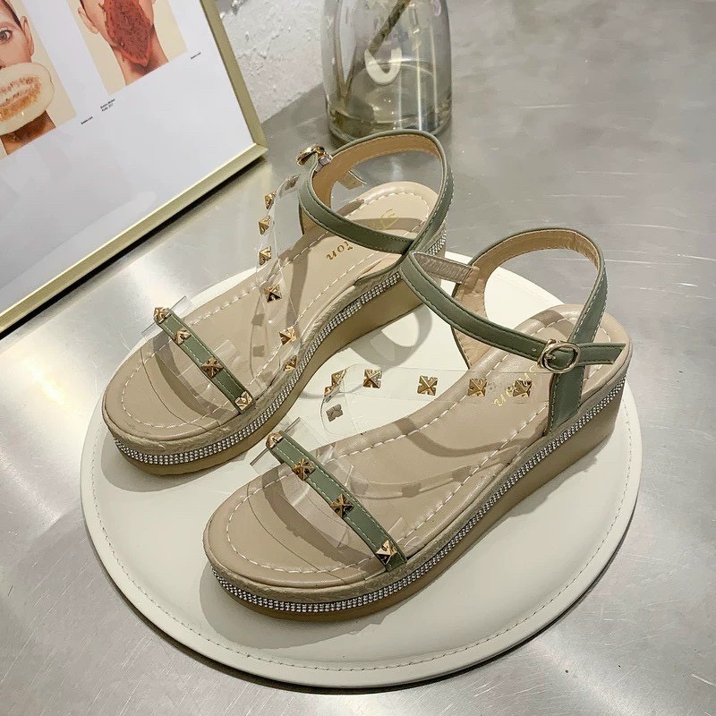 Sandal quai trong nạm đinh sang chảnh