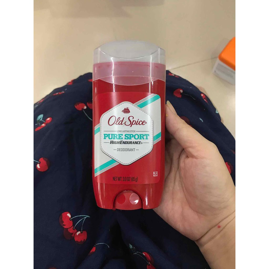 Lăn khử mùi Old Spice Pure Sport khô ráo giúp ngăn tiết mồ hôi và lưu giữ hương thơm đến 24 giờ