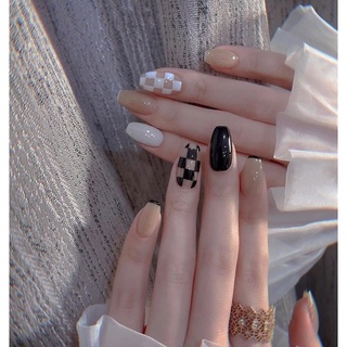 Nailbox móng giả thiết kế theo mẫu style trung 2 màu hoạ tiết cá tính