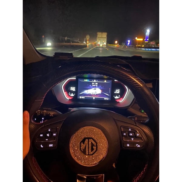 Ốp Đính đá trang trí volang MG