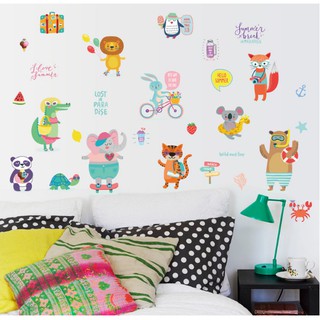 Decal trang trí tường - Thú Du Lịch Vui Chơi