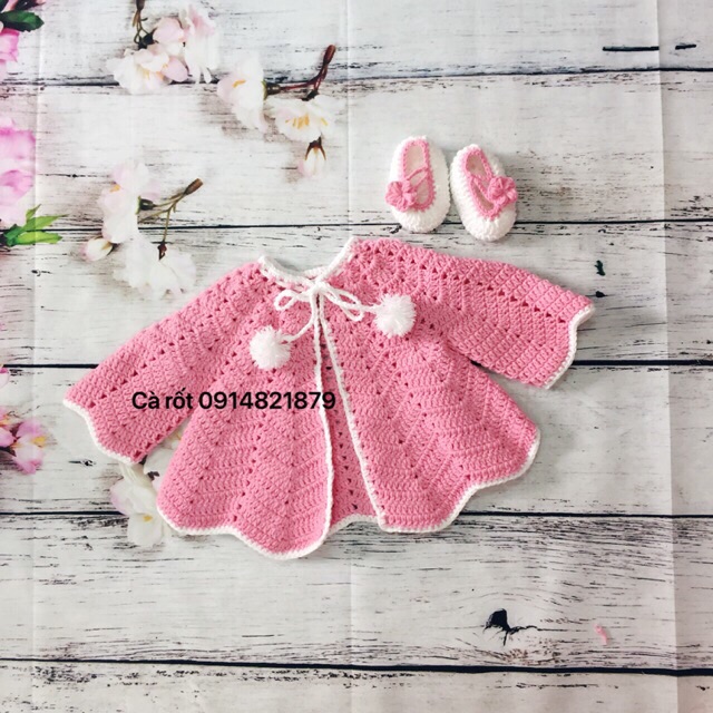 Khoác len cho bé gái handmade