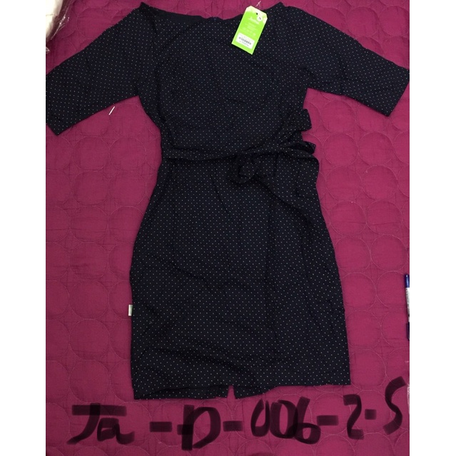 Đầm thiết kế cổ thuyền chấm bi đen kèm beo size S