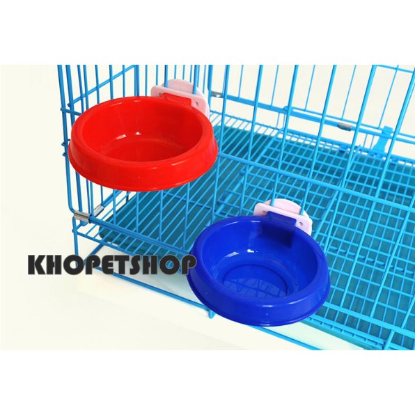 Bát nhựa gắn lồng