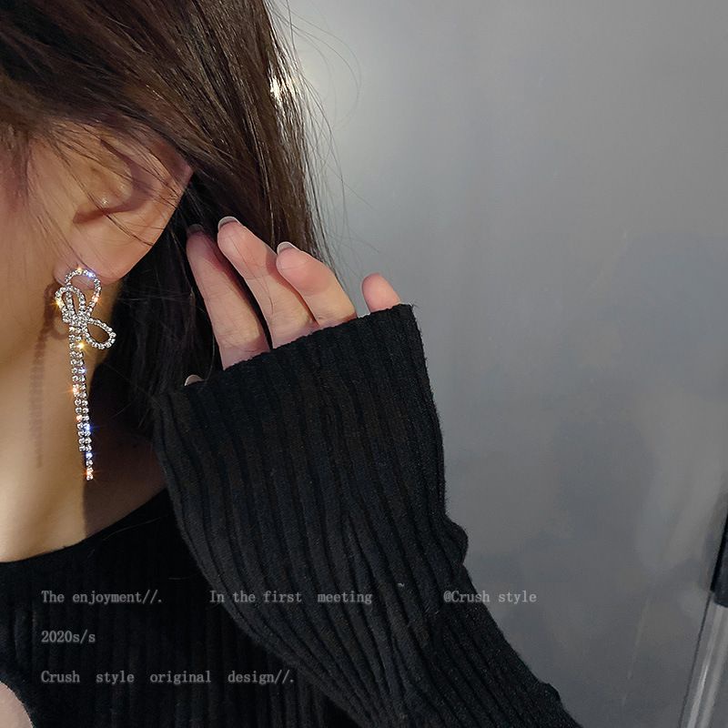 Hoa tai đi tiệc nơ dài