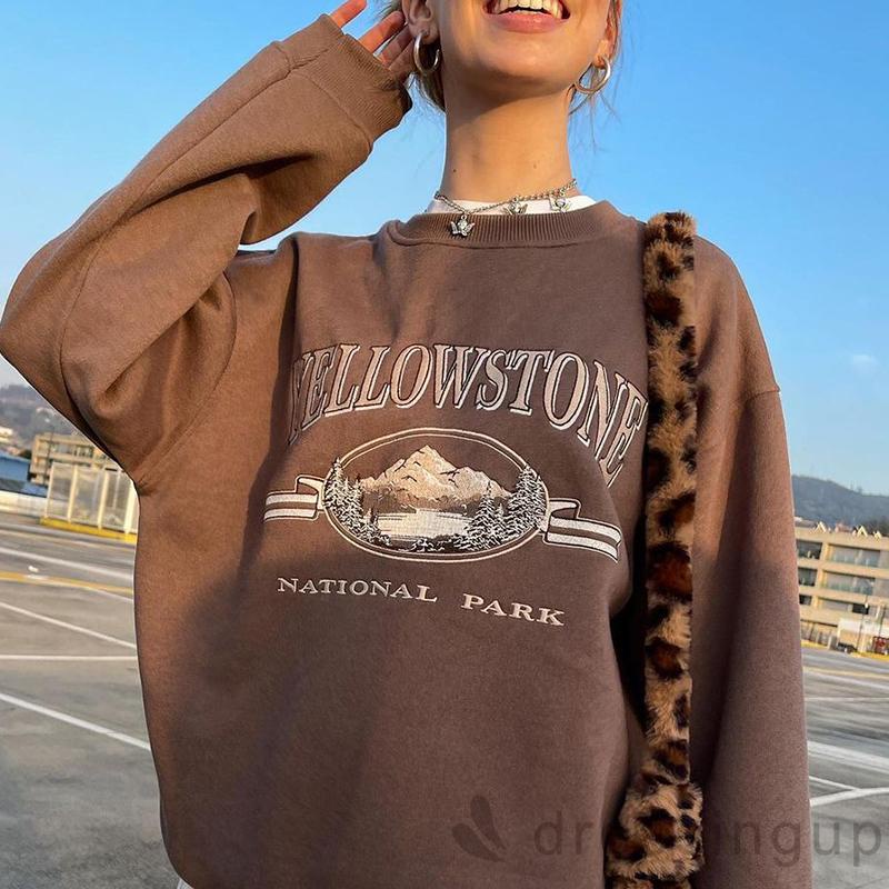 Áo nỉ nữ dài tay cổ tròn in chữ thời trang