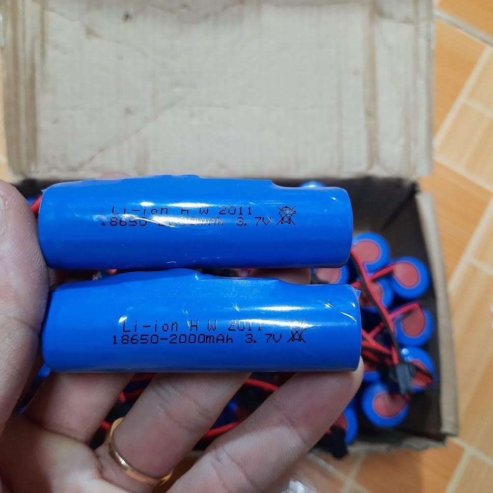 Pin sạc li-on 3.7v 18650 2000mah cho xe mô hình điều khiển