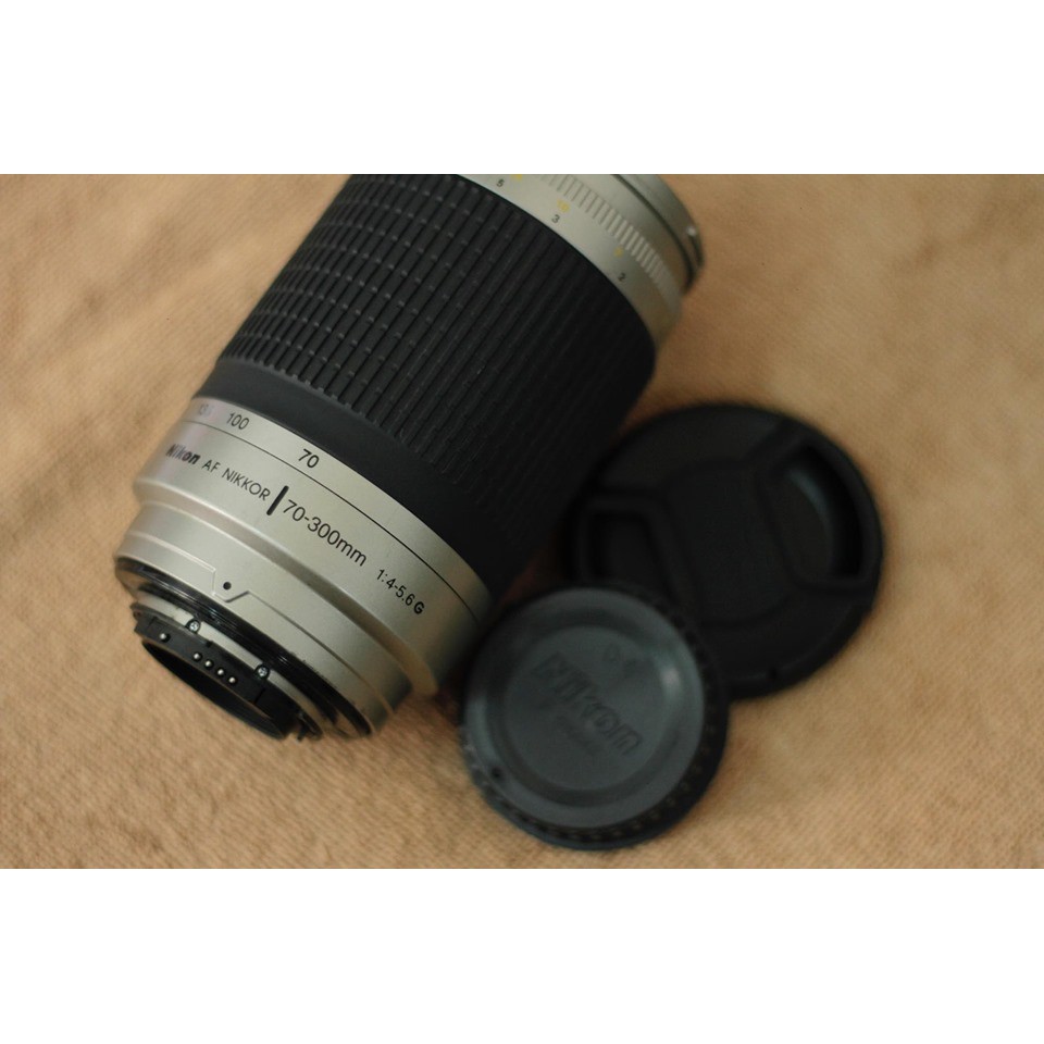Lens AF-D Zoom-Nikkor 70-300mm f / 4-5.6D