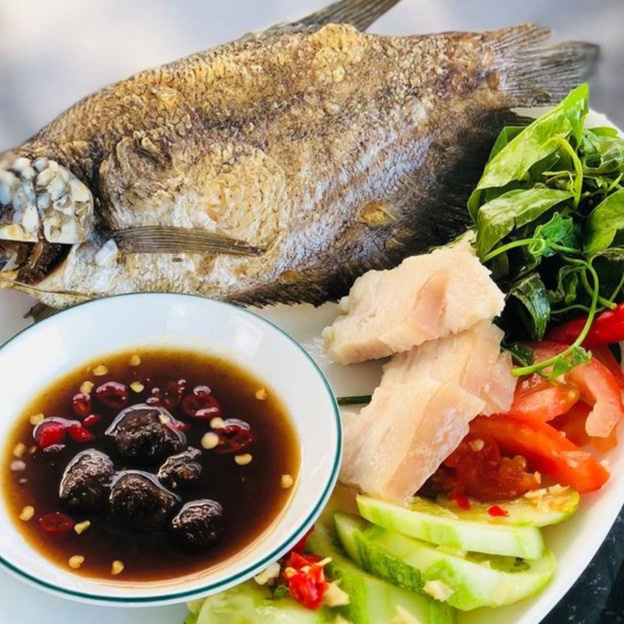 Khô cá sặc rằn Cà Mau ,ướp vị vừa ăn không mặn ,con to, thịt dai thơm , dùng chế biến được nhiều món ngon dân dã