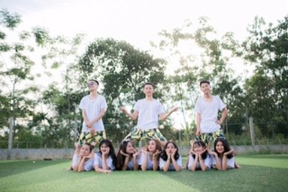 Combo quần chuối, áo trắng kỉ yếu