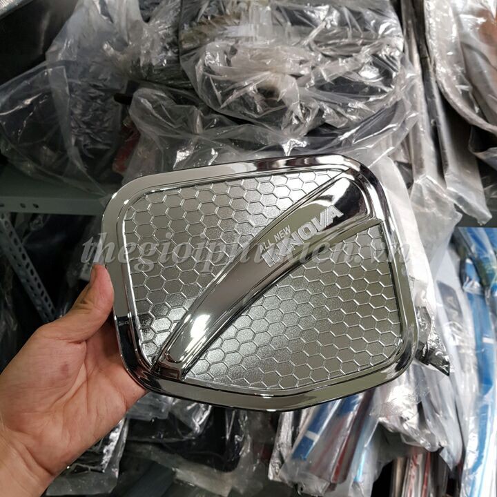 Ốp nắp bình xăng Toyota Innova 2017-2022-mạ Crom( hàng chất )