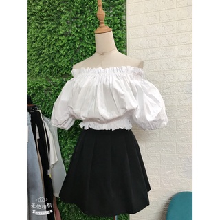 Set áo trễ vai và chân váy xếp ly