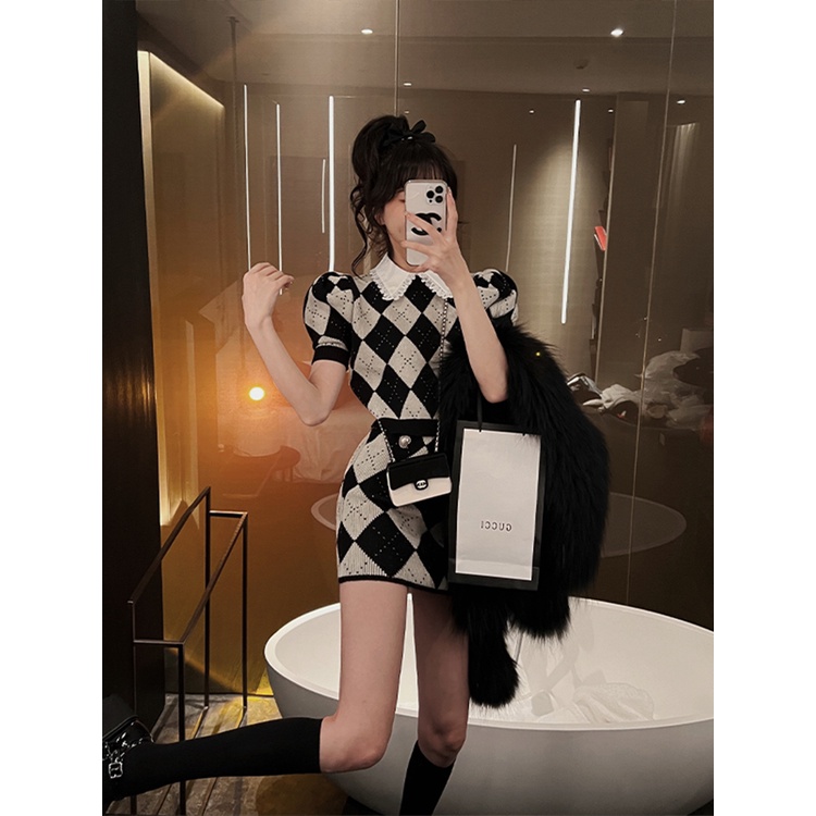 Set đồ SUXI gồm áo dệt kim caro và chân váy ngắn phong cách Hàn Quốc cho nữ