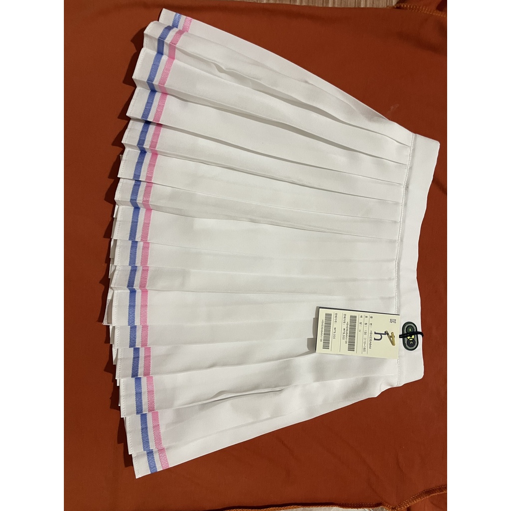 Chân váy xếp ly