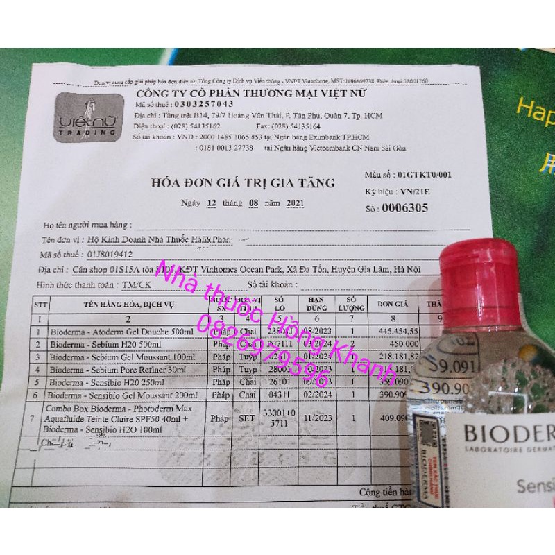 Sensibio H2O - Dung dịch tẩy trang và làm sạch micellar giúp loại bỏ lớp trang điểm và bụi bẩn một cách dịu nhẹ.