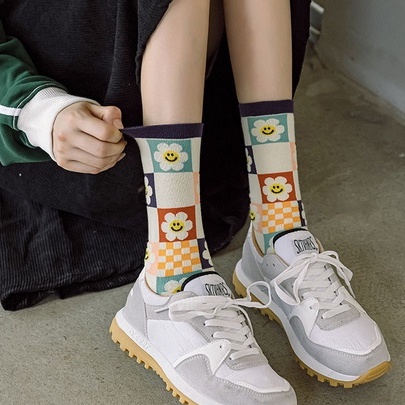 Vớ tất Boho họa tiết hoa, dâu, trám giữa bắp chân