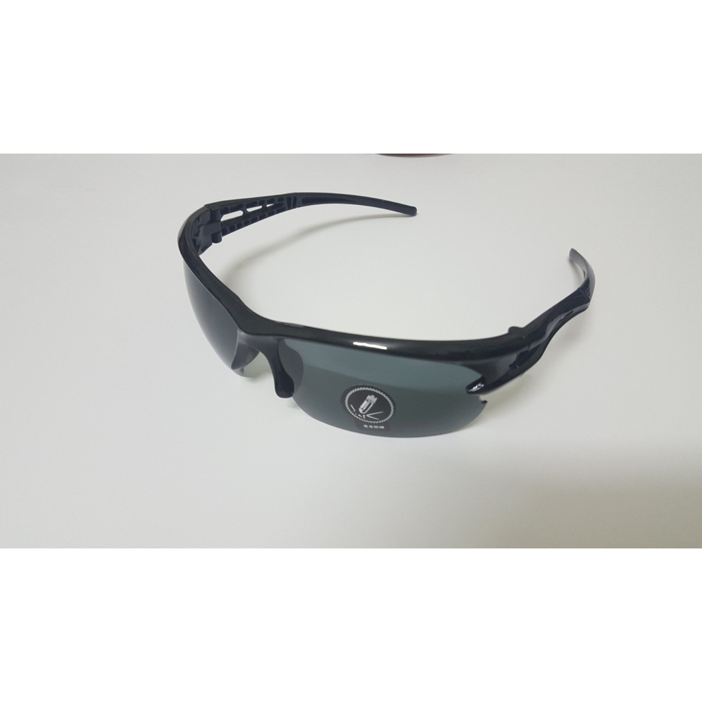 Kính râm thời trang, thể thao, che chắn khói bụi, ôm kín khít mắt. | BigBuy360 - bigbuy360.vn